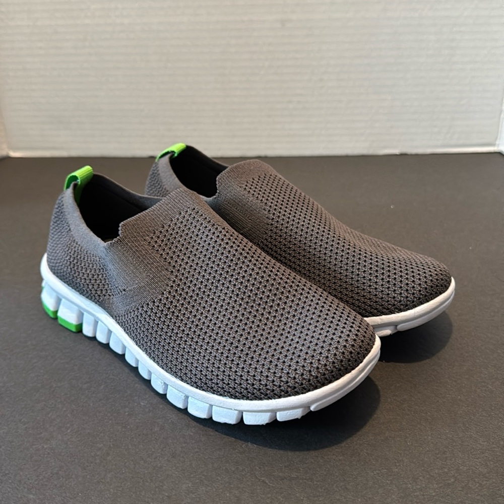 Deer Stags Boys Eddy Jr NoSox Slip On Sneakers Sz 2